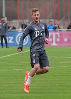 Joshua_Kimmich_Training_2017-03_FC_Bayern_Muenchen-2.jpg