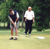 howie_putting_with_rollie[1]_00.jpg