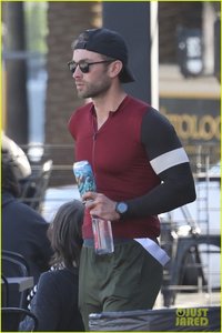 chace-crawford-sports-skin-tight-shirt-to-lunch-03.jpg